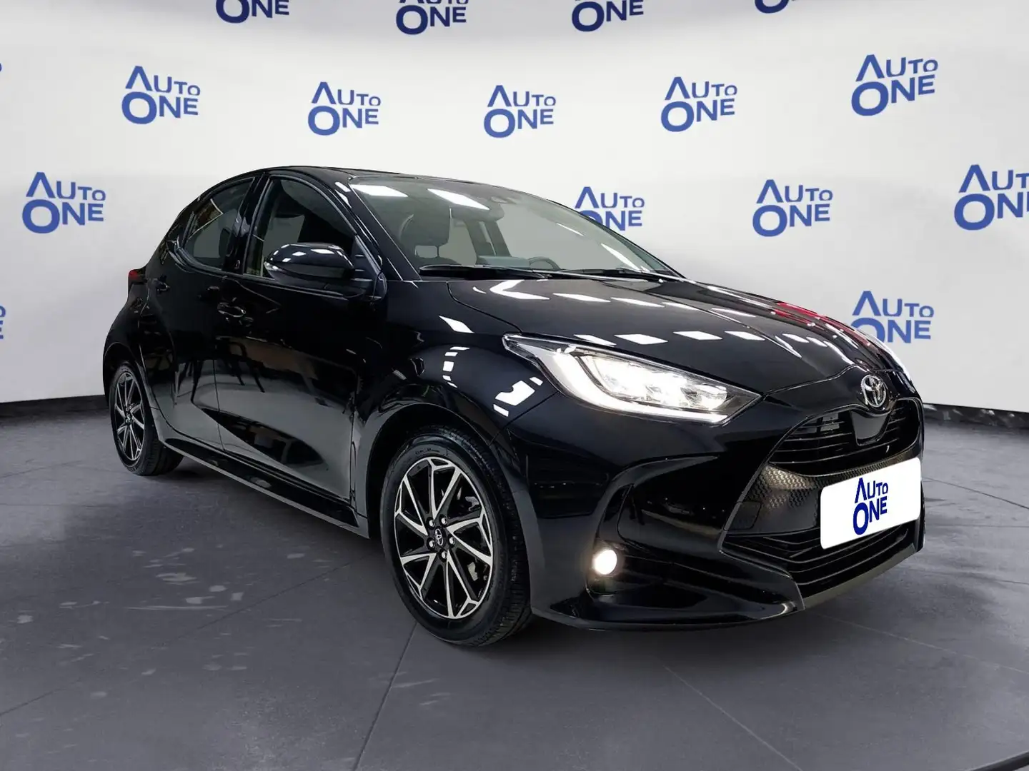 Toyota Yaris 1.5 Hybrid 116Cv Auto Trend Zwart - 1