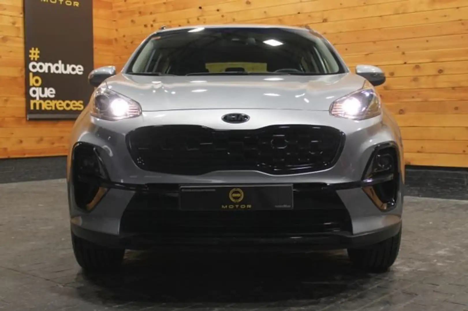 Kia Sportage 1.6 GDi Black Edition 4x2 132 Grau - 2