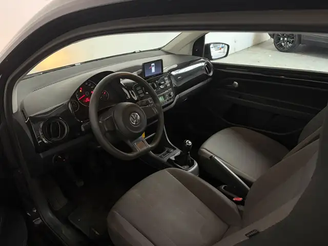 Volkswagen Up! view 5
