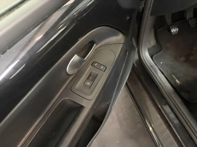Volkswagen Up! view 8