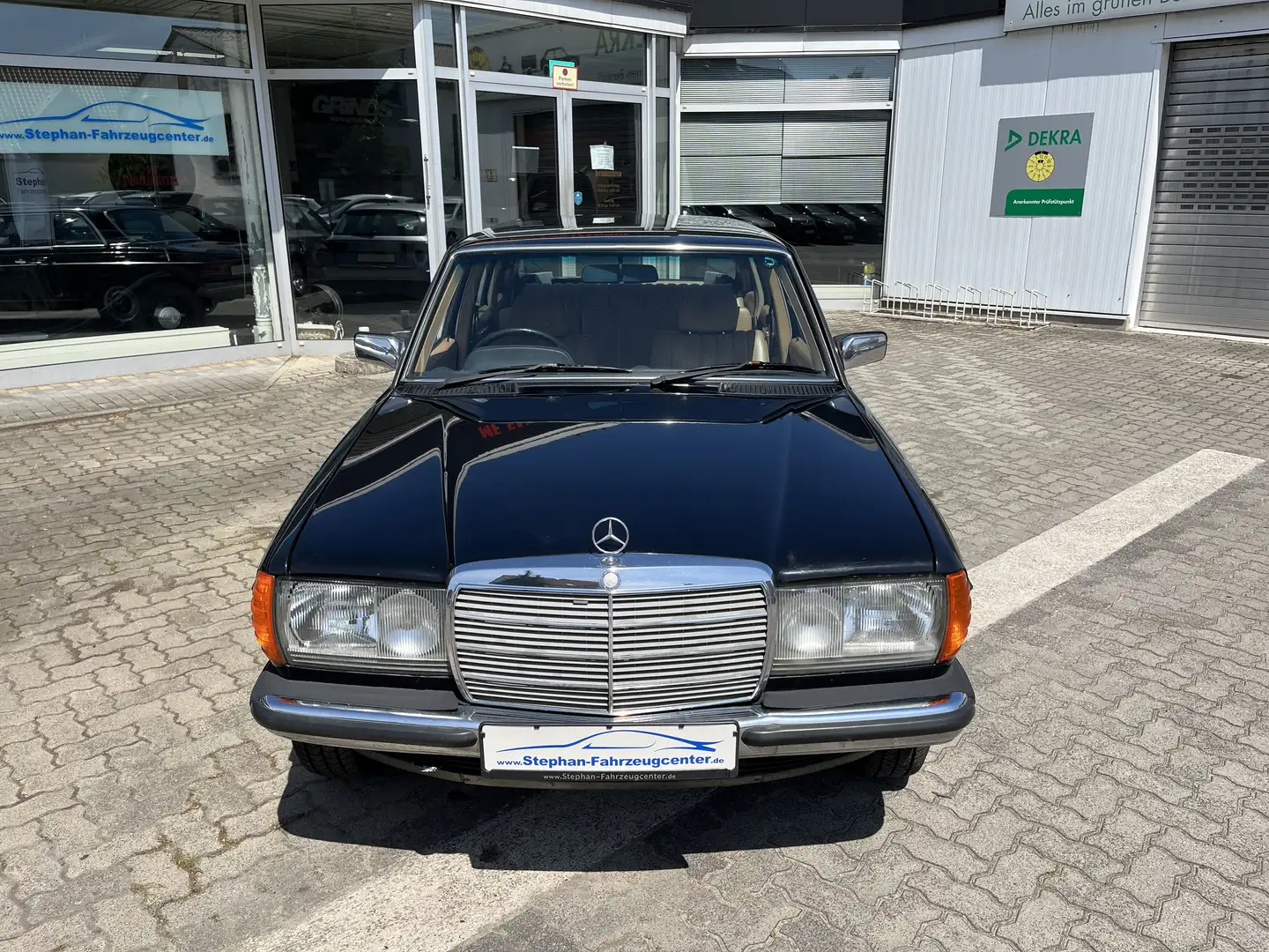 Mercedes-Benz 250 W123 Langversion Pullmann ,,PROMI-Fahrzeug“ Černá - 2