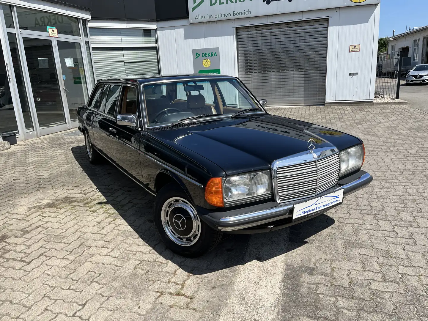 Mercedes-Benz 250 W123 Langversion Pullmann ,,PROMI-Fahrzeug“ Černá - 1