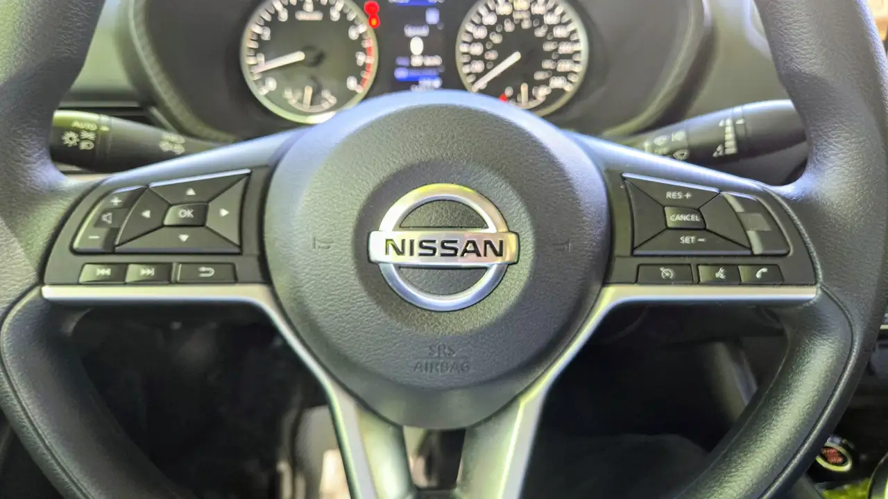 Nissan Sentra photo Nissan Sentra