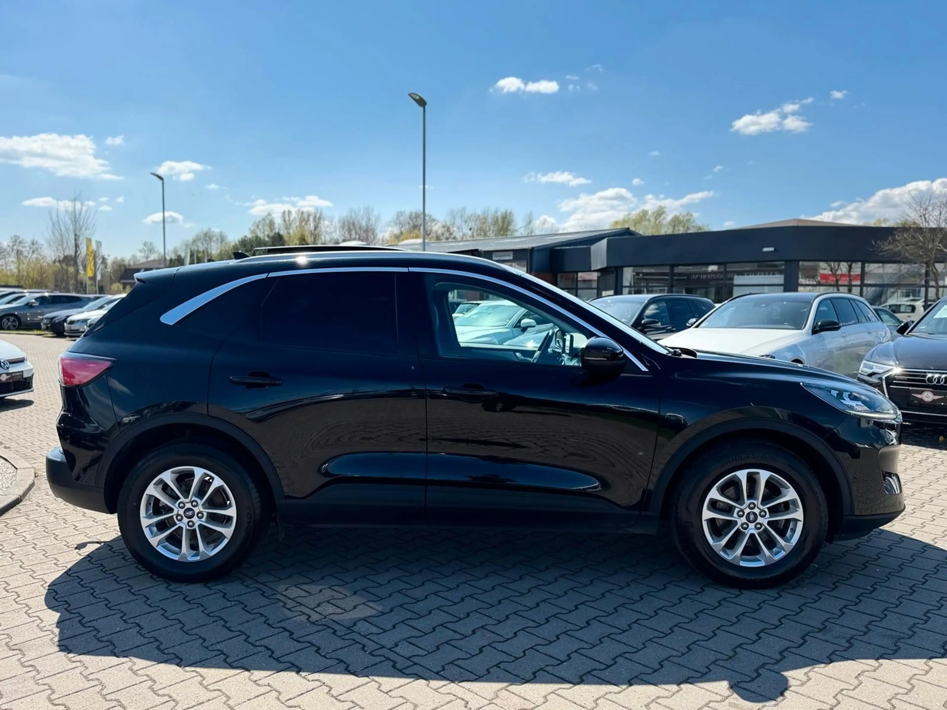 Ford Kuga 1.5 EcoBlue"Titanium-X"PANO*AHK*KEYLESS* — photo 8