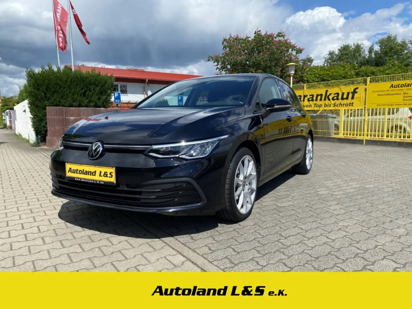 Volkswagen Golf VIII Life 2.0 TDI, 1.Hand, DSG, Navi, ACC, LED, PD Nero - 1