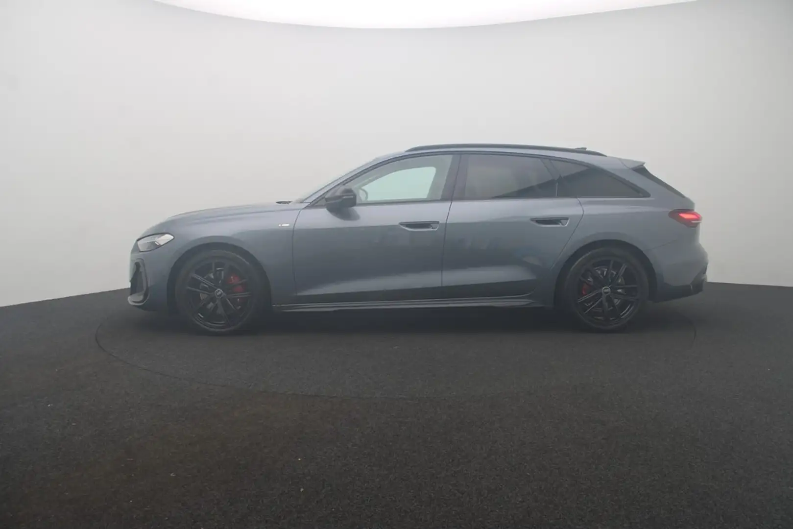 Audi A5 Avant TFSI . LED Navi ACC AHK Blau - 2