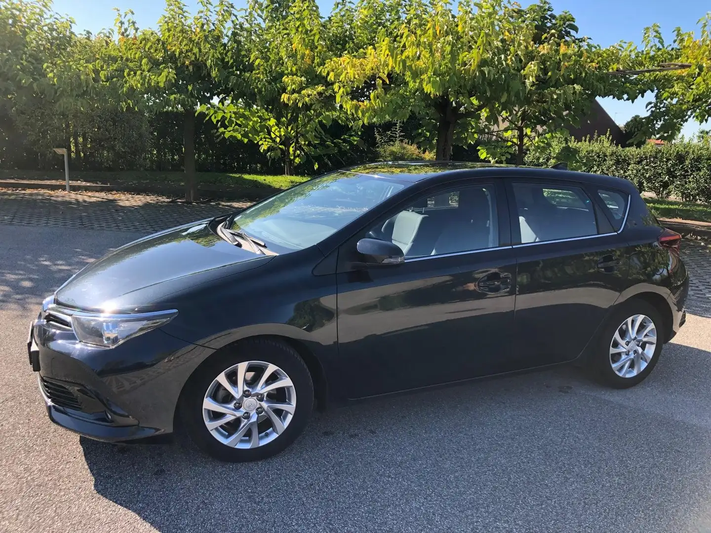 Toyota Auris Auris II 2015 1.6 d-4d Lounge Nero - 2
