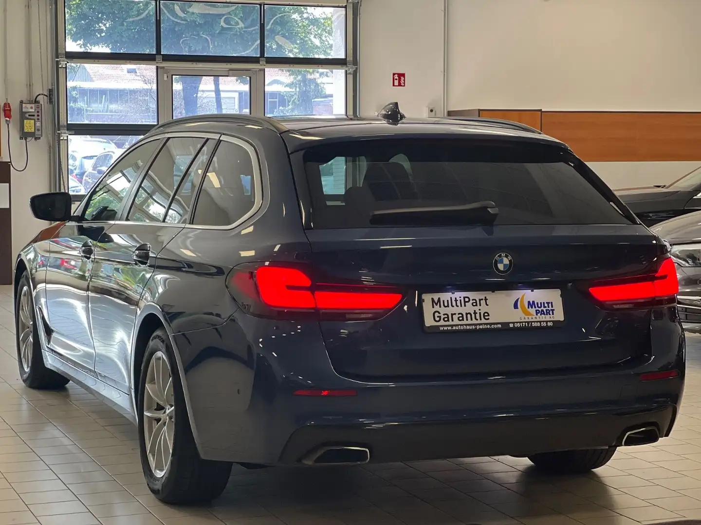BMW 540 dxD/Aut/LCPProf/HUD/LEDer/Panor/ParkAss Blau - 2
