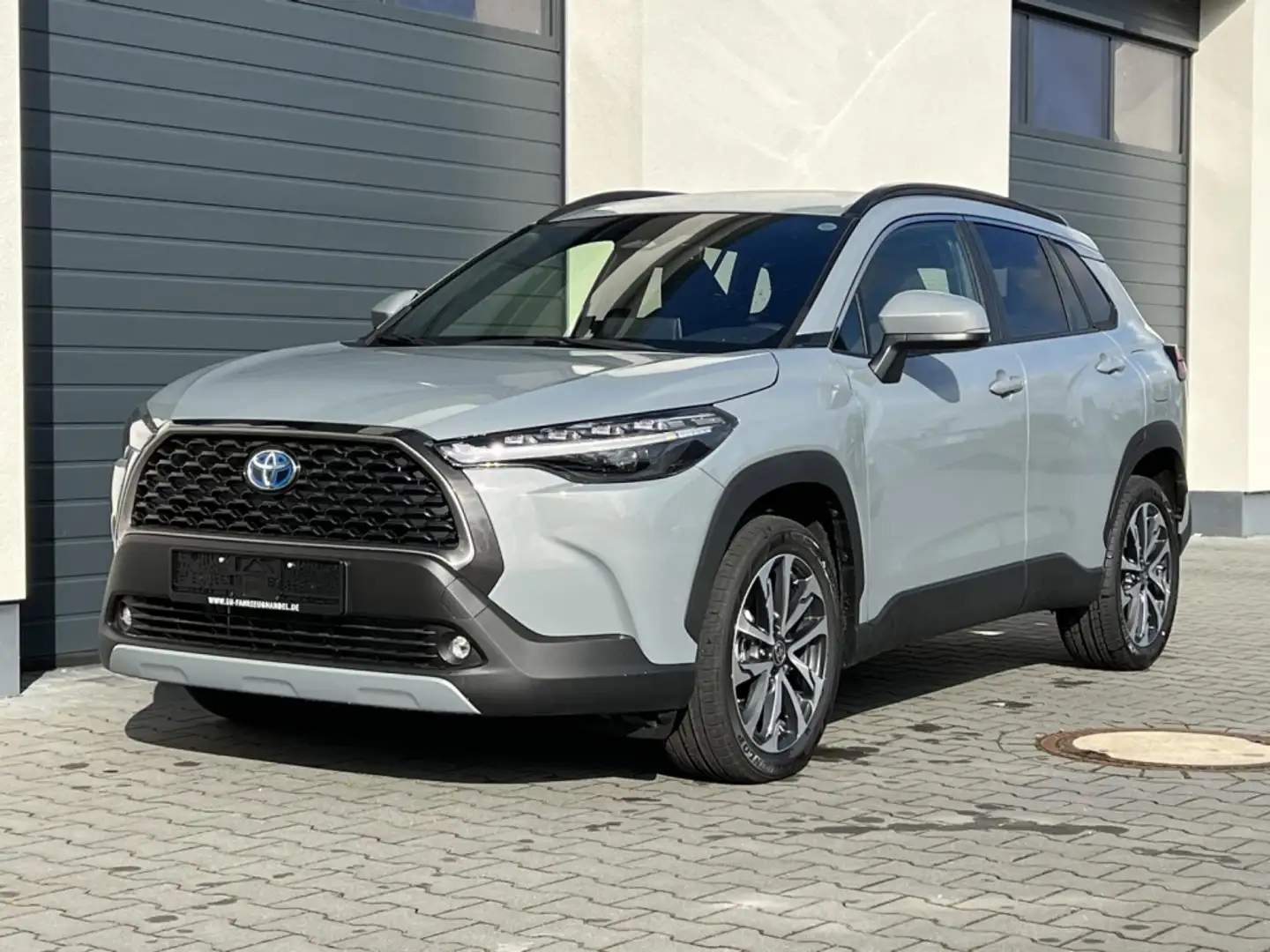 Toyota Corolla Cross Style Comfort 2,0 Hybrid AWD-i Facelift Weiß - 2