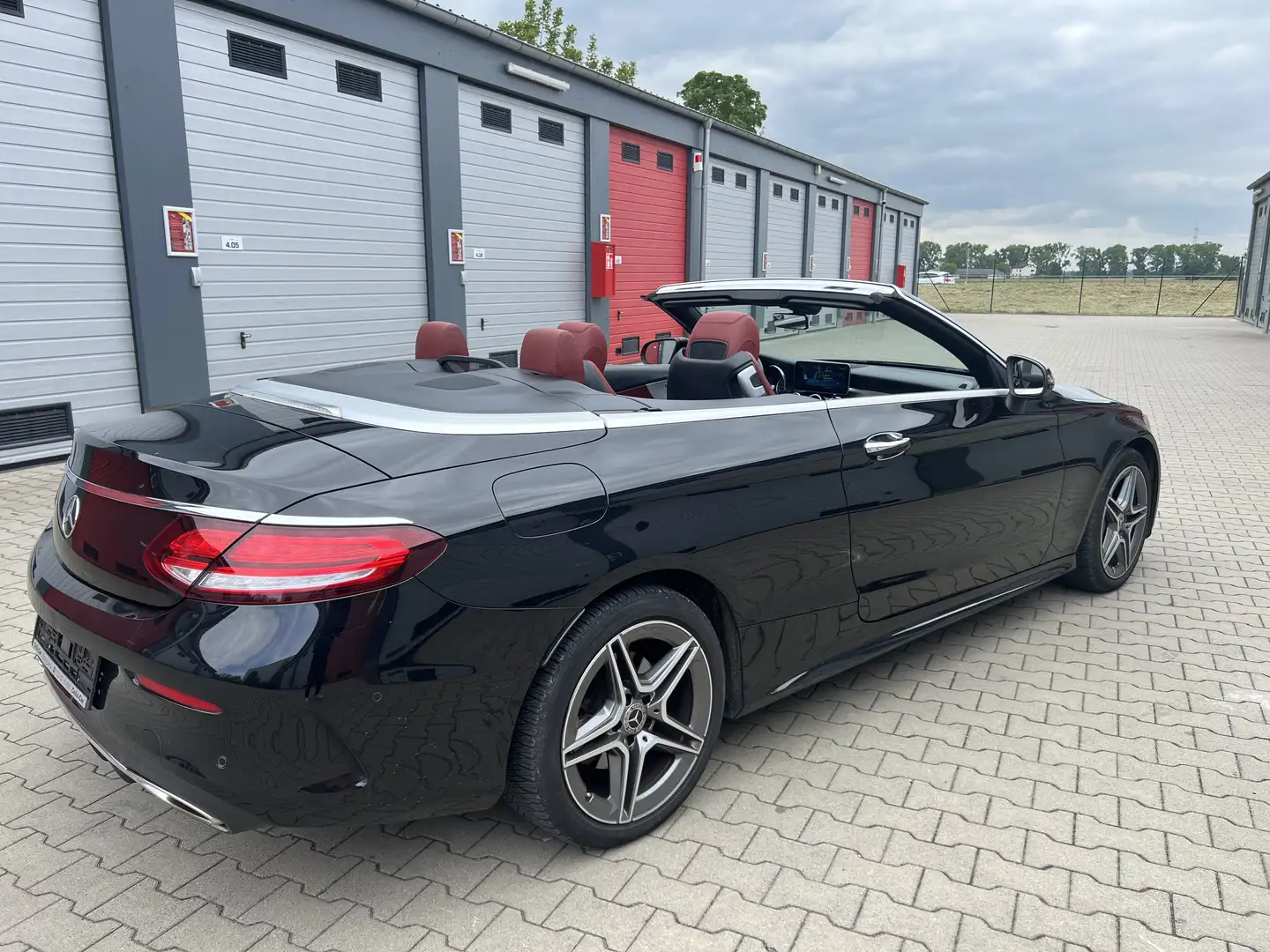 Mercedes-Benz C 180 *AMG-LINE/Leder Rot/Kamera/Großer Display/Airsc Schwarz - 2