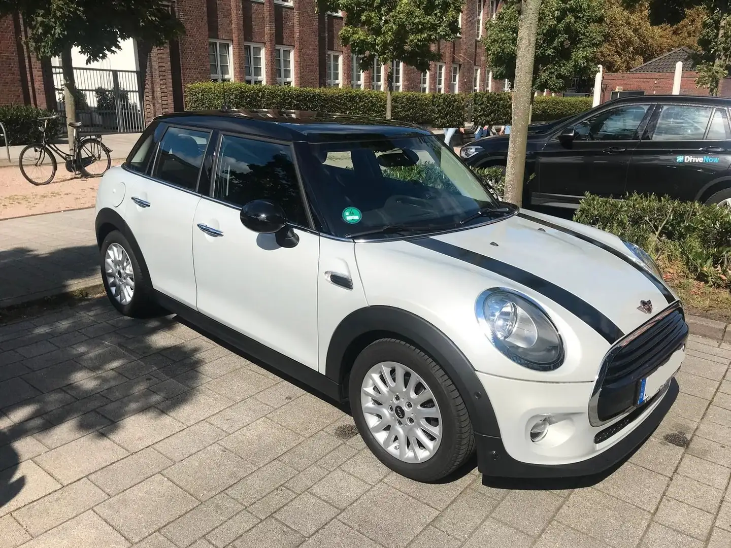 MINI Cooper D COOPER D 5-trg. Aut. SHZ PDCTempomat Plateado - 1