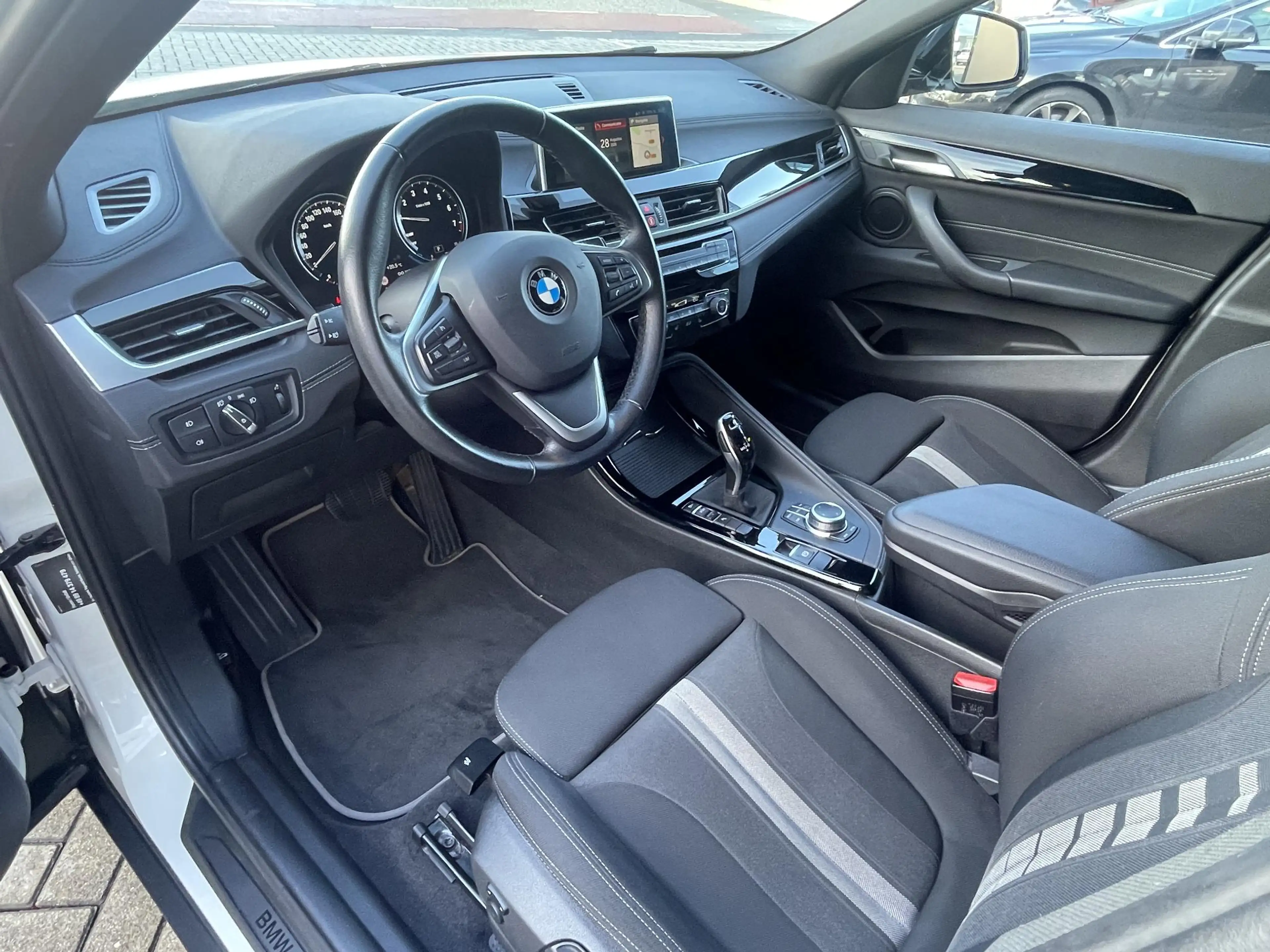 BMW X2 sDrive18i High Executive Edition | Automaat | Trek — photo 2