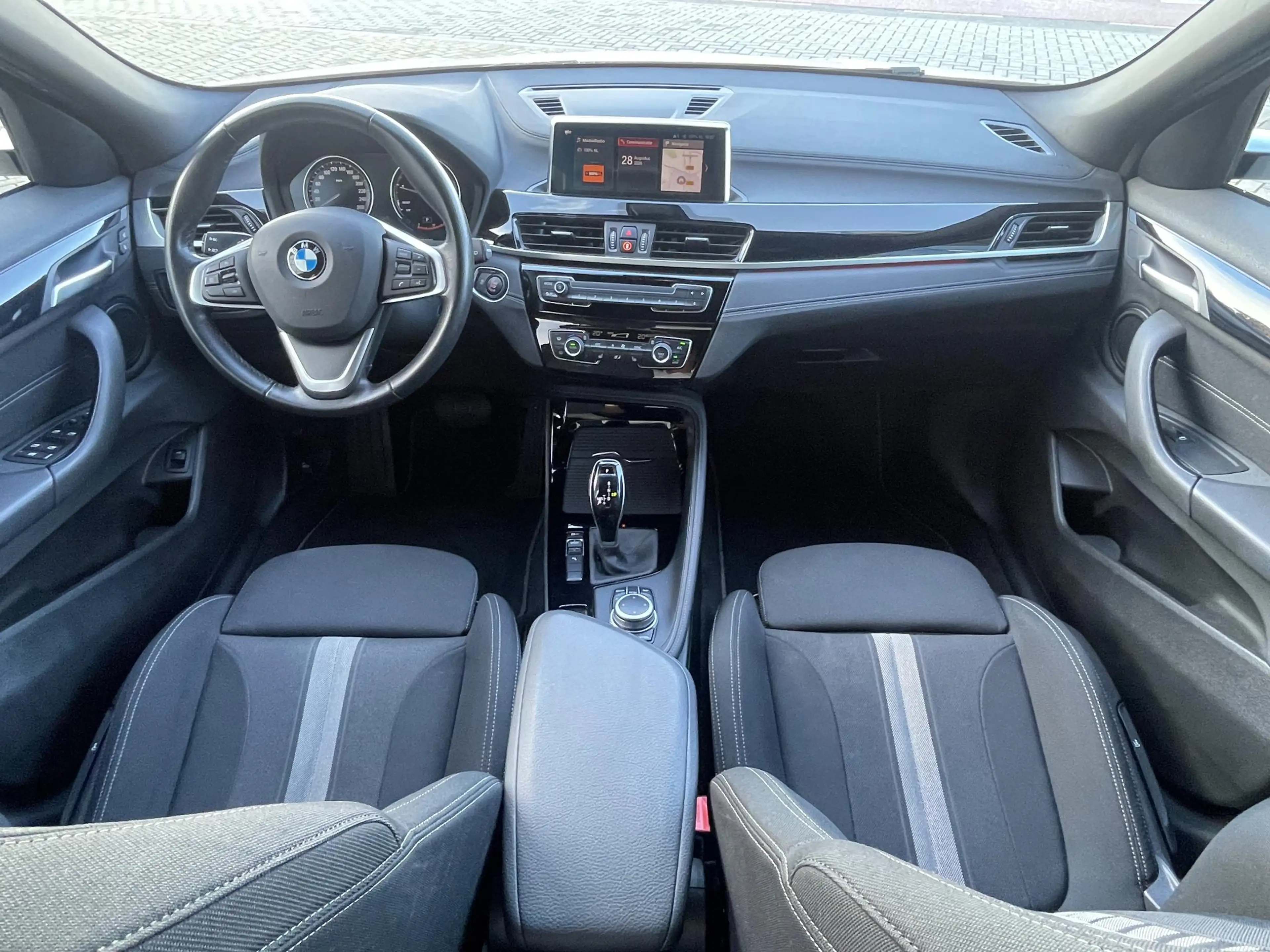 BMW X2 sDrive18i High Executive Edition | Automaat | Trek — photo 25