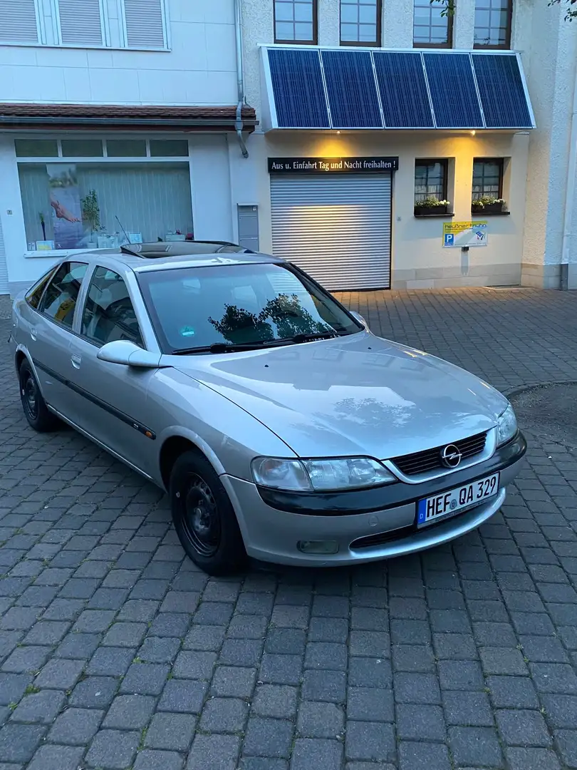 Opel Vectra 1.6 16V CD srebrna - 1