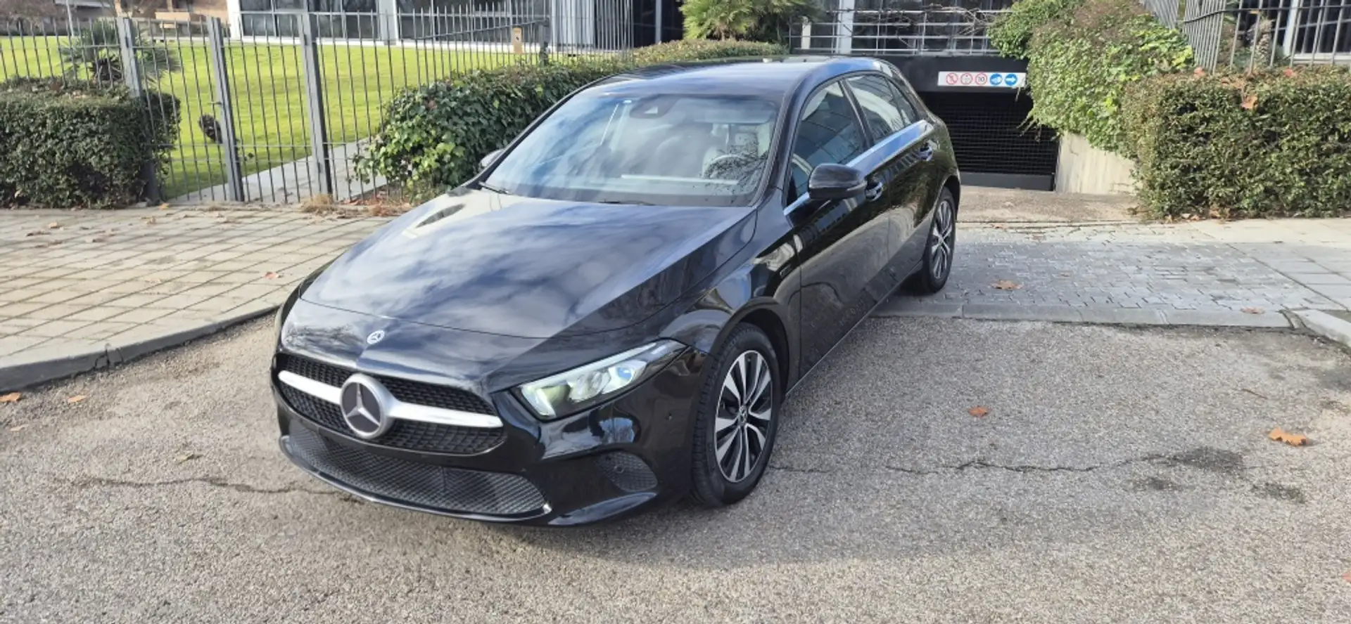 Mercedes-Benz A 250 250e 8G-DCT Negro - 1