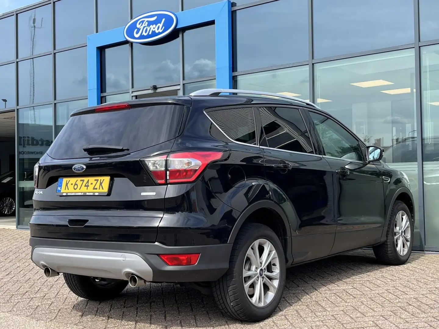 Ford Kuga 1.5 EcoBoost Titanium 150PK Winterpack Carplay Ele Schwarz - 2