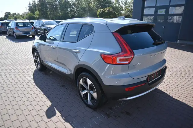 Volvo XC40 view 10