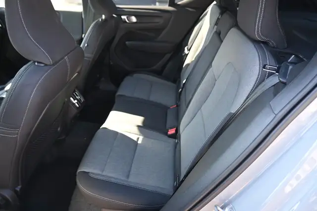Volvo XC40 view 12