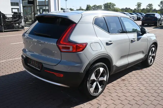 Volvo XC40 view 6