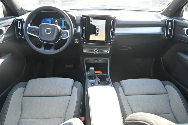 Volvo XC40 view 13