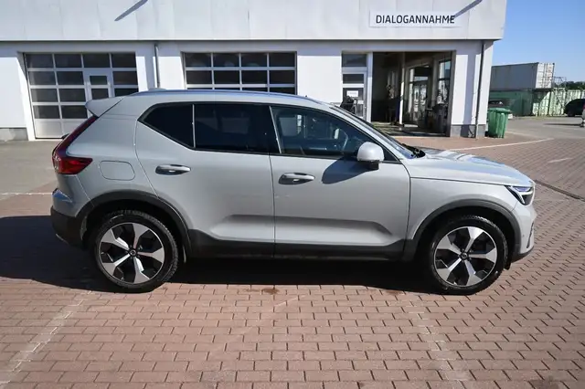 Volvo XC40 view 5