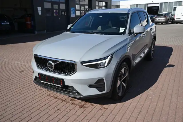 Volvo XC40 view 2