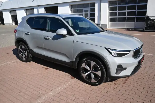 Volvo XC40 view 4