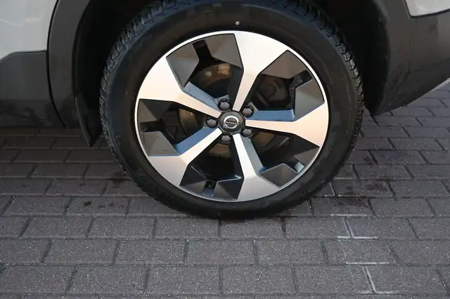 Volvo XC40 view 11