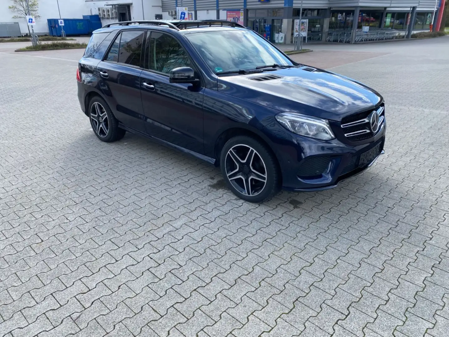 Mercedes-Benz GLE 350 d 4MATIC/AMG /Panorama/HuD/AHK/SoftClose Blau - 2