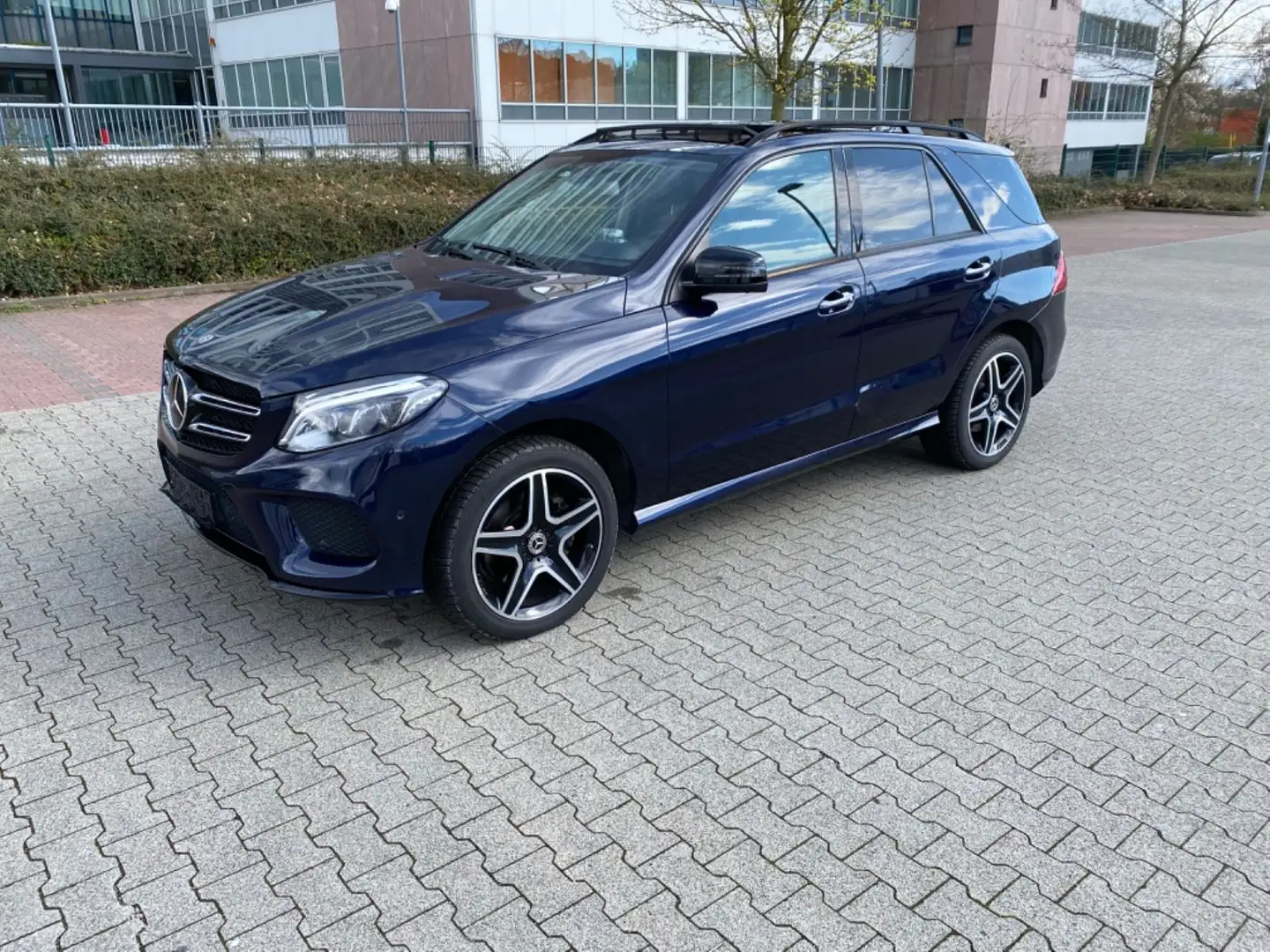 Mercedes-Benz GLE 350 d 4MATIC/AMG /Panorama/HuD/AHK/SoftClose Blau - 1