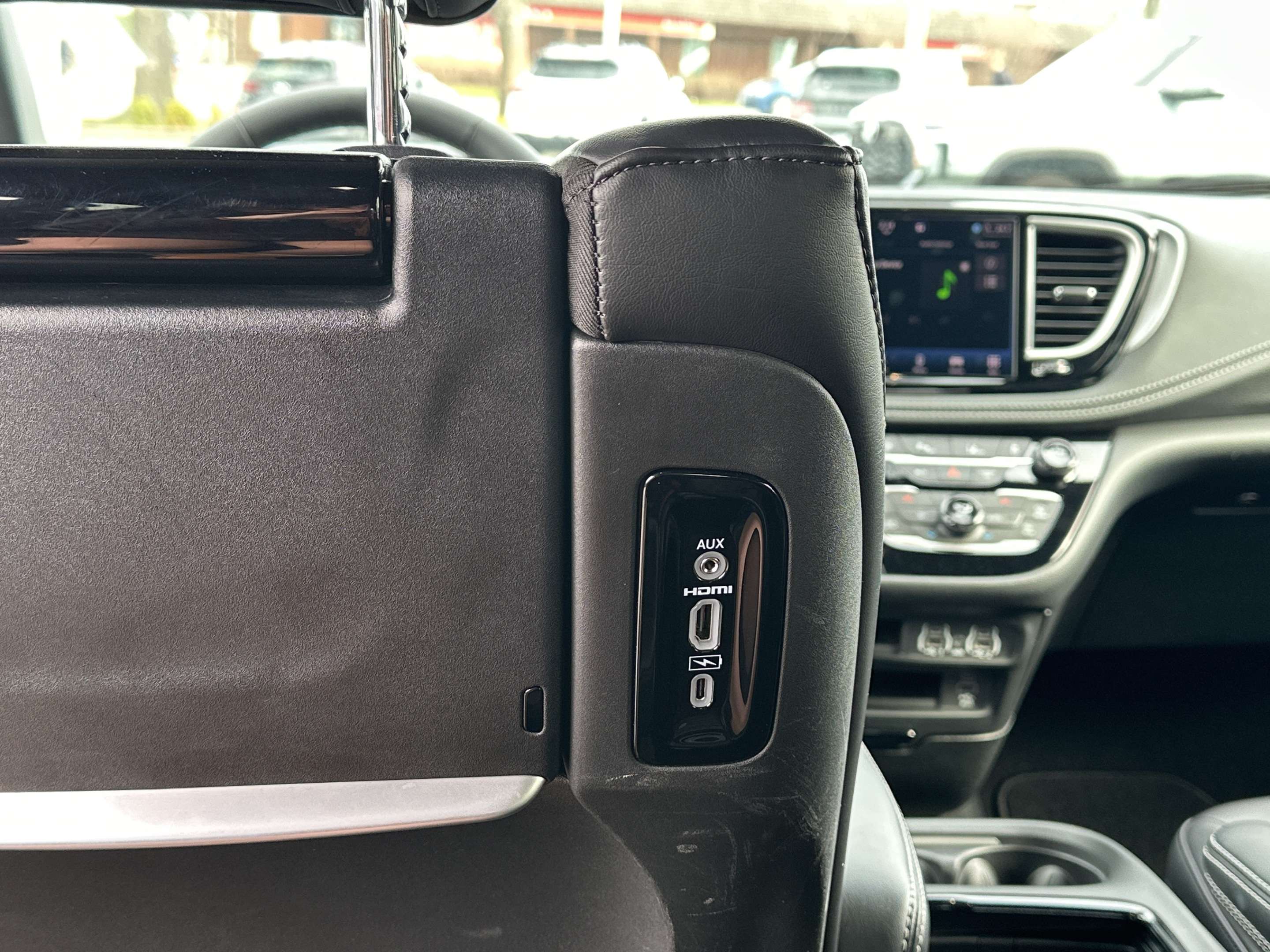2023 Chrysler Pacifica Touring L Hybrid Family Van | Blowout Pricing | thumb 10