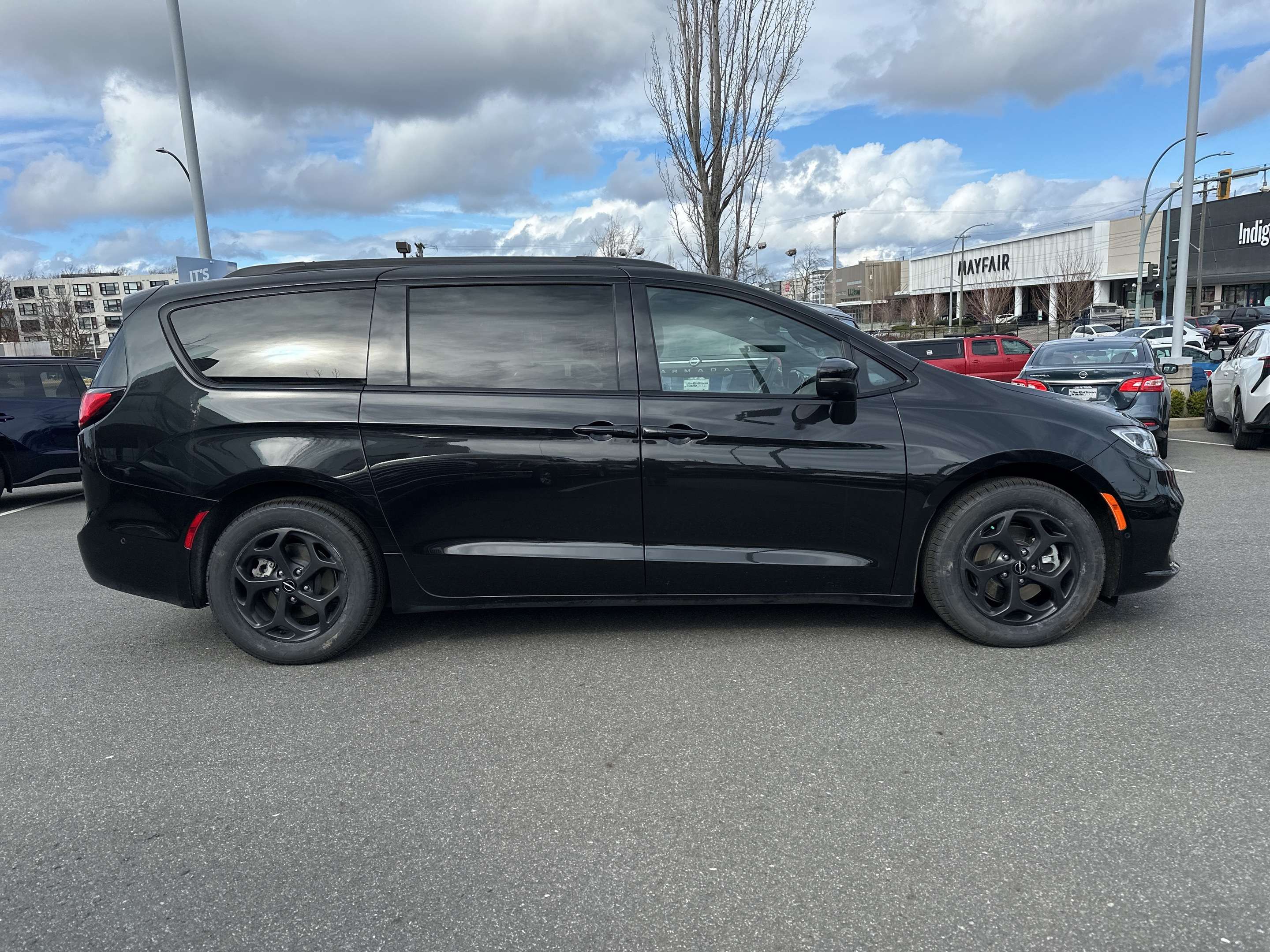 2023 Chrysler Pacifica Touring L Hybrid Family Van | Blowout Pricing | thumb 7