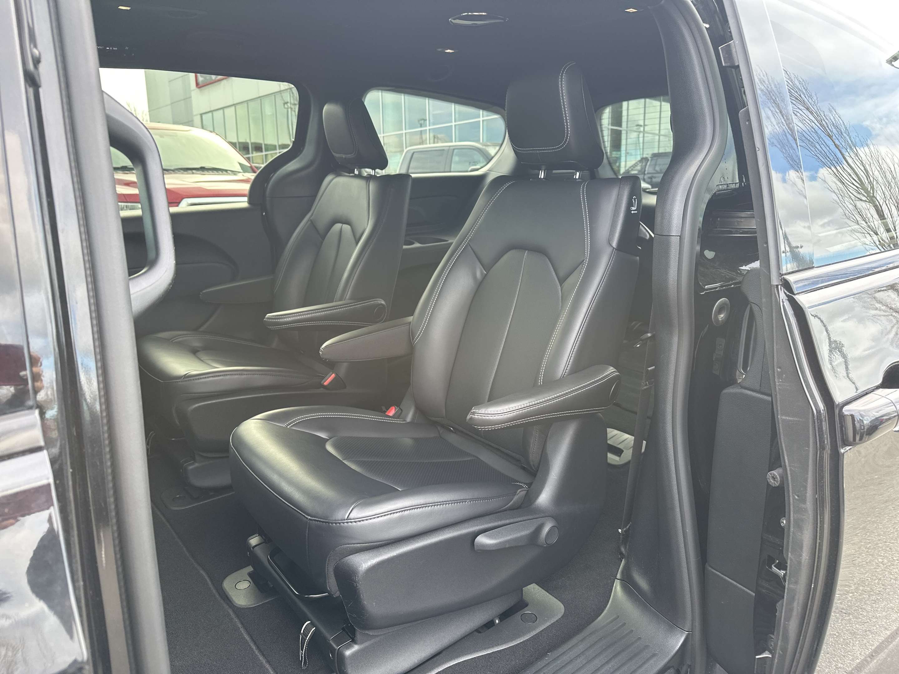 2023 Chrysler Pacifica Touring L Hybrid Family Van | Blowout Pricing | thumb 9
