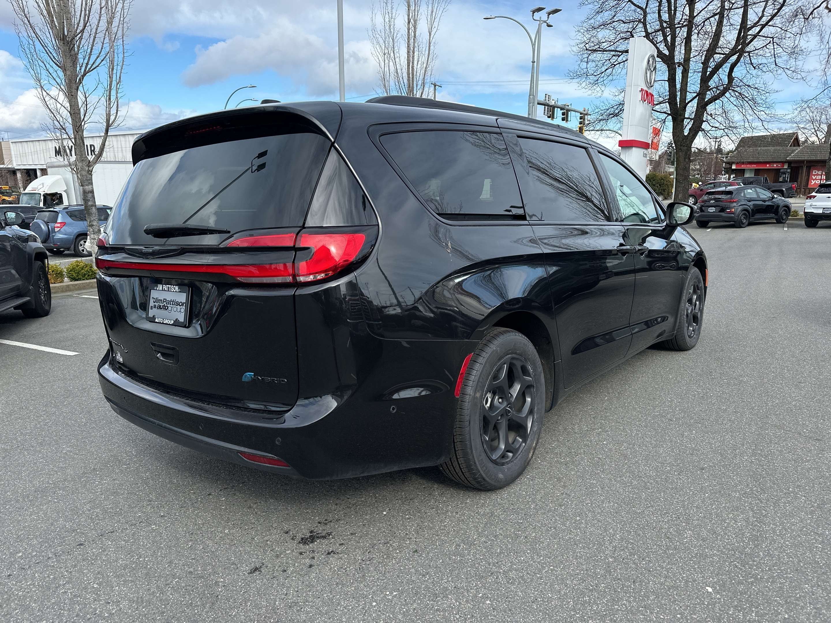 2023 Chrysler Pacifica Touring L Hybrid Family Van | Blowout Pricing | thumb 11