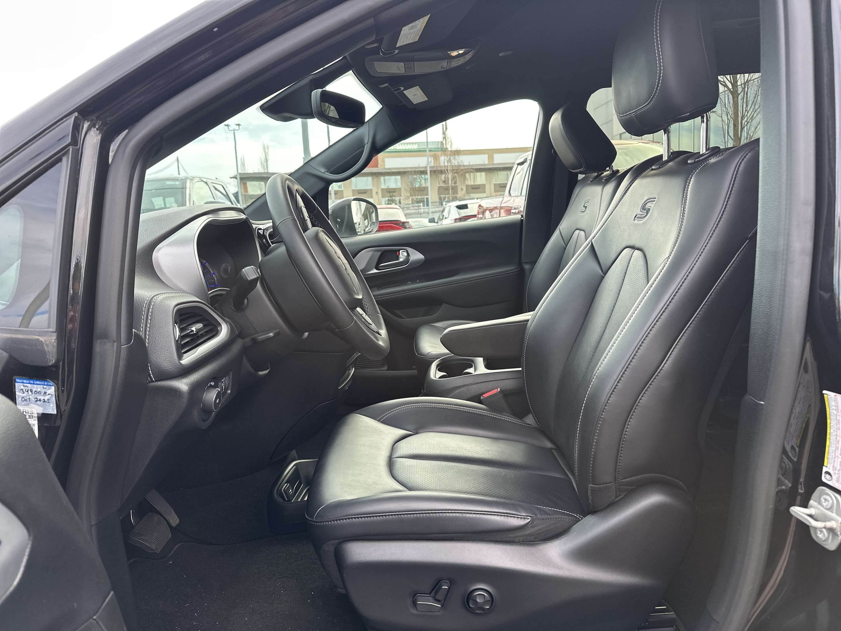 2023 Chrysler Pacifica Touring L Hybrid Family Van | Blowout Pricing | thumb 17
