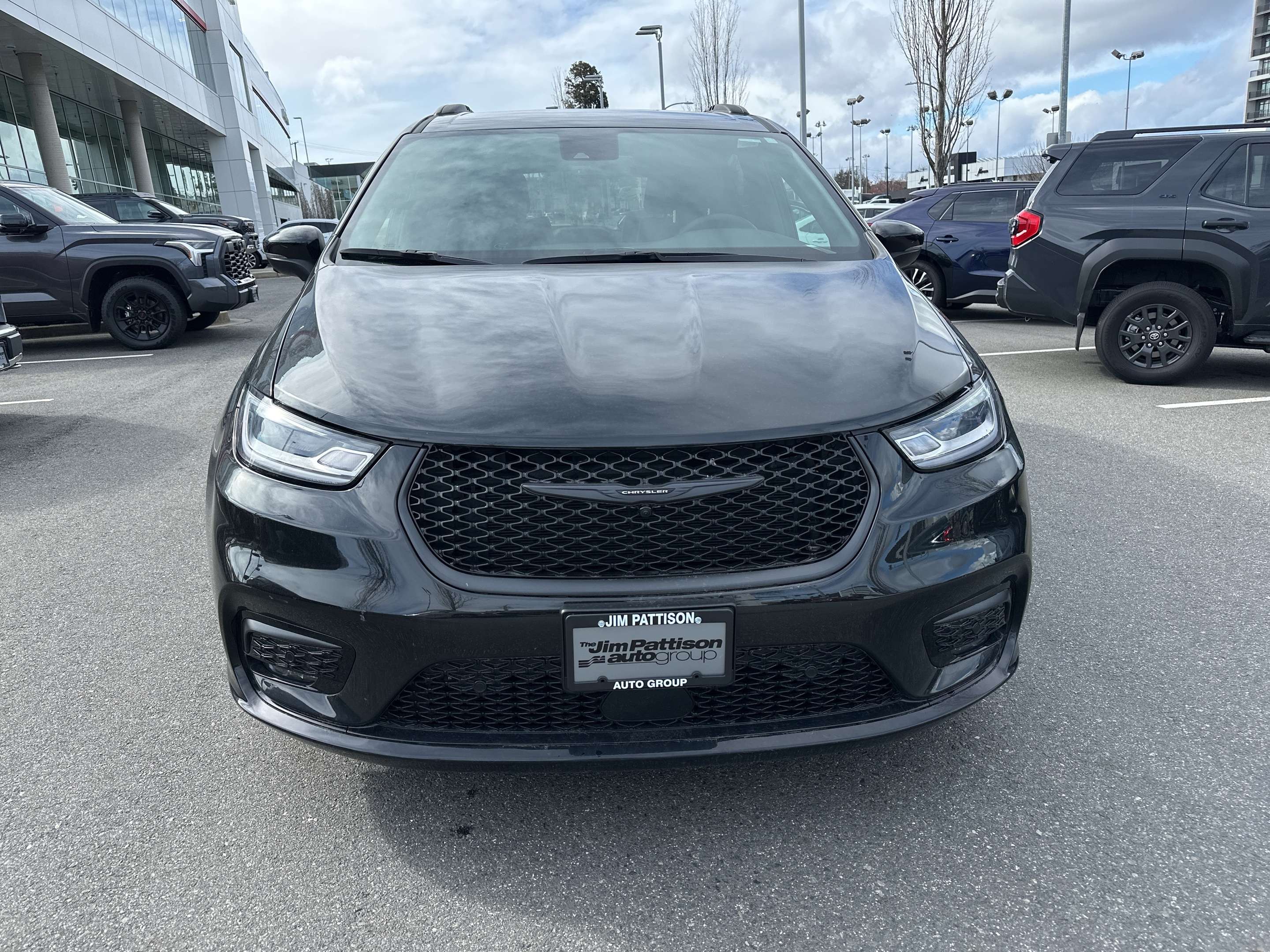 2023 Chrysler Pacifica Touring L Hybrid Family Van | Blowout Pricing | alt 5