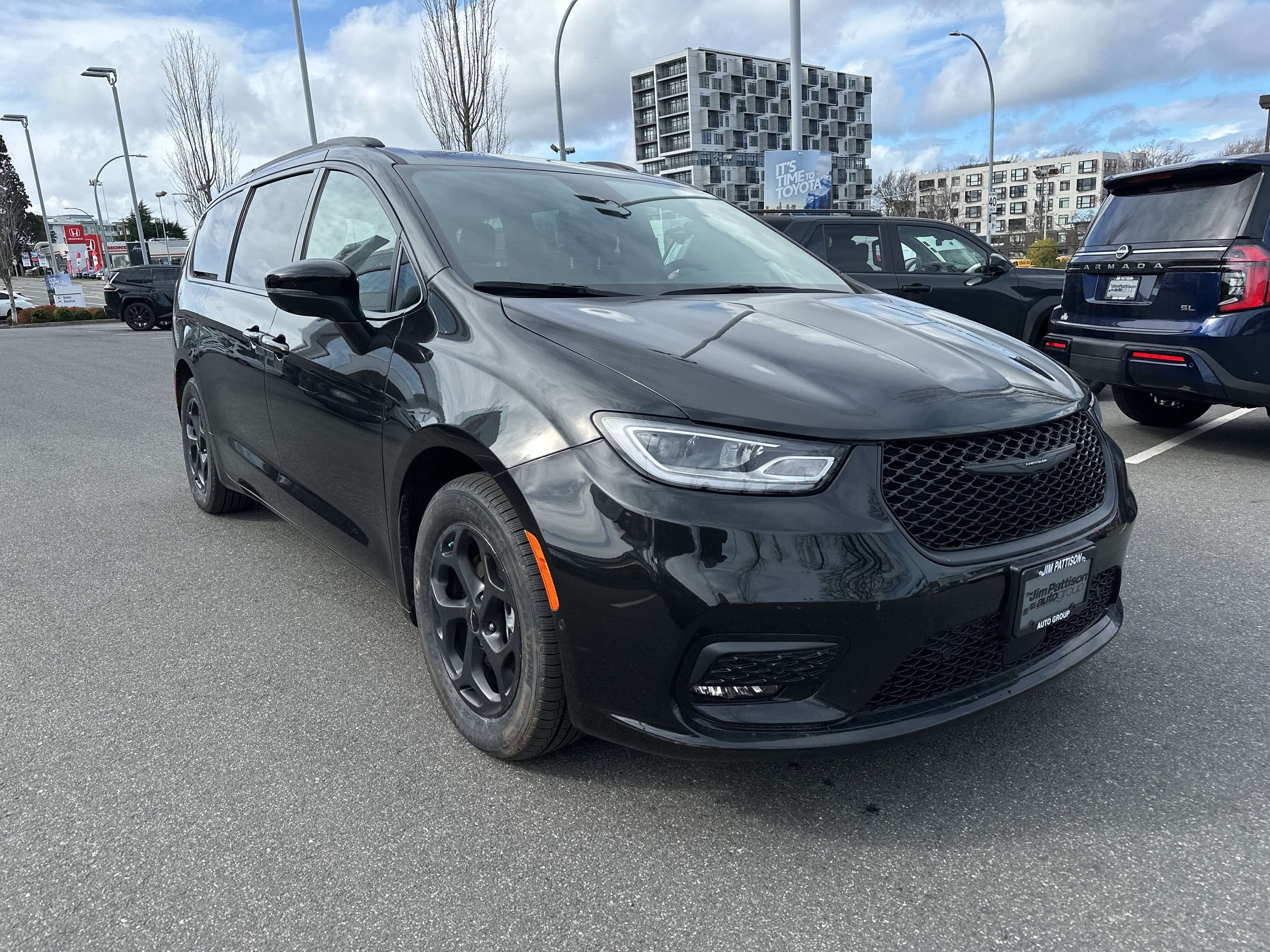 2023 Chrysler Pacifica Touring L Hybrid Family Van | Blowout Pricing | thumb 6