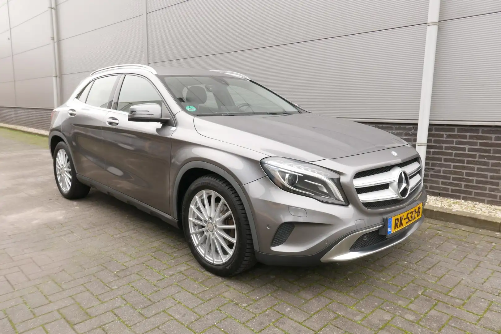 Mercedes-Benz GLA 180 Prestige NAVI,LEER,96479 KM. Grijs - 1