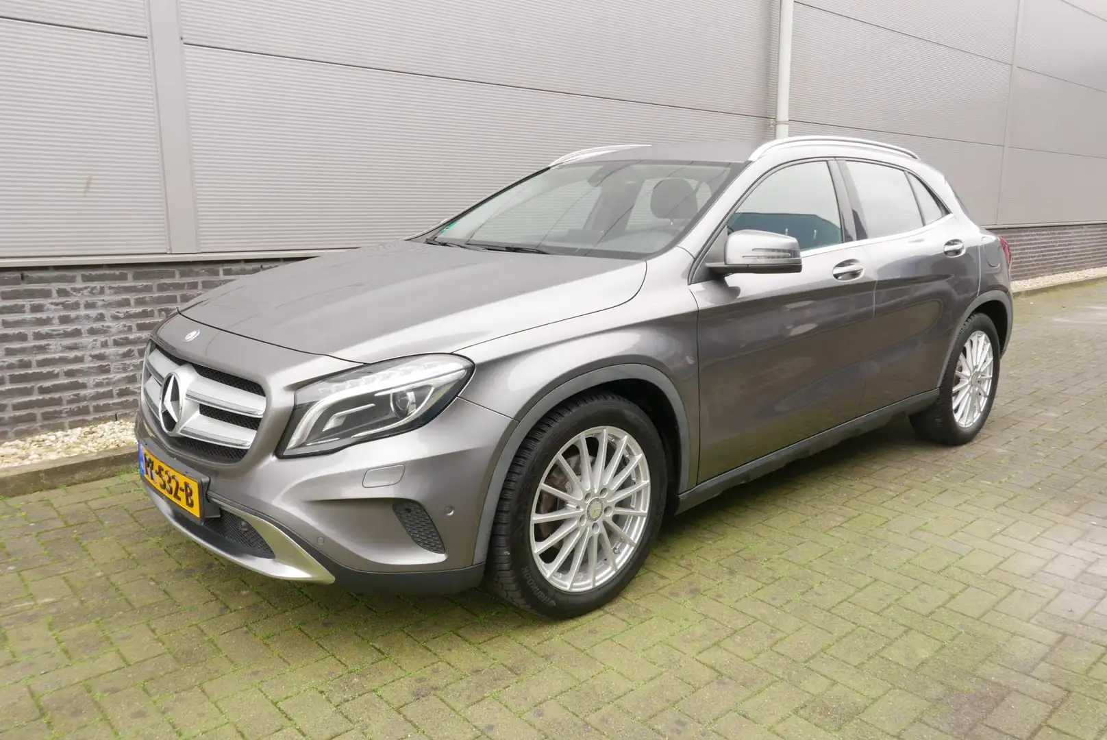 Mercedes-Benz GLA 180 Prestige NAVI,LEER,96479 KM. Grijs - 2