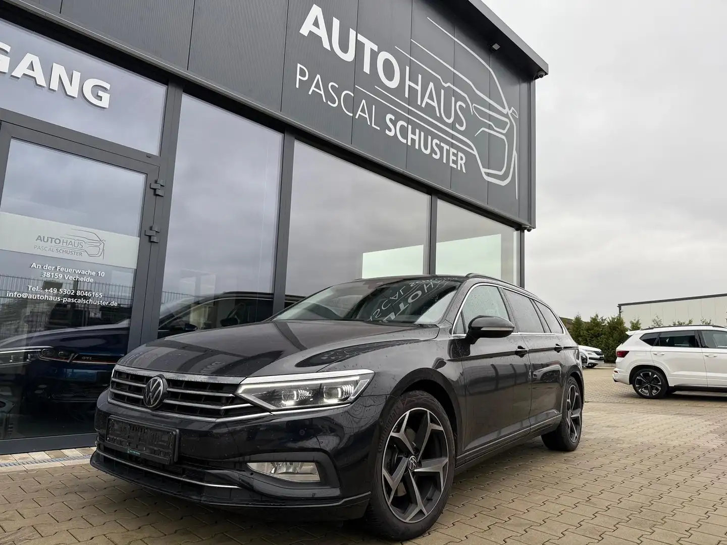 Volkswagen Passat Variant 2.0 TDI/DSG/R-LINE/STDHZG/AHK/KAM Negro - 1