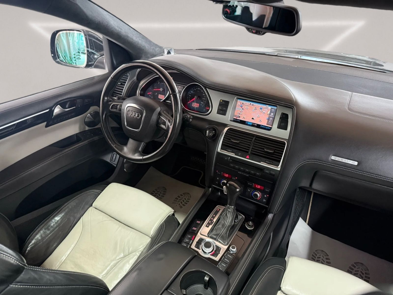Audi Q7 4.2 TDI quattro / 7 Siter — photo 12