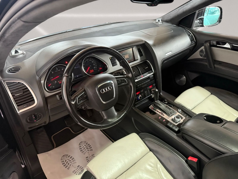 Audi Q7 4.2 TDI quattro / 7 Siter — photo 9