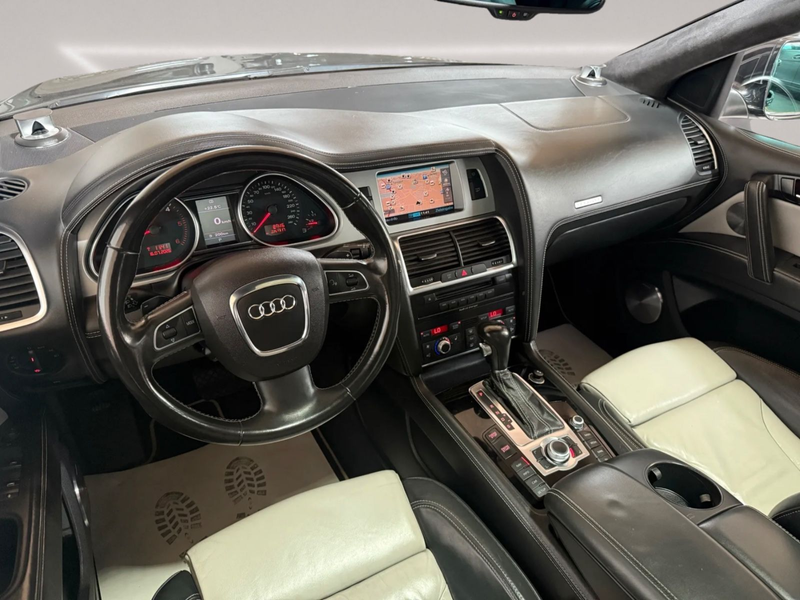 Audi Q7 4.2 TDI quattro / 7 Siter — photo 13