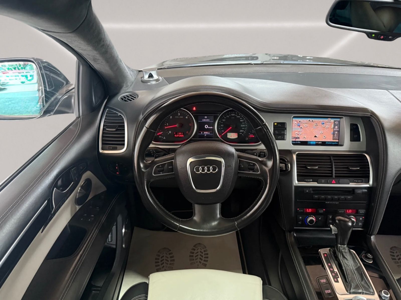 Audi Q7 4.2 TDI quattro / 7 Siter — photo 10
