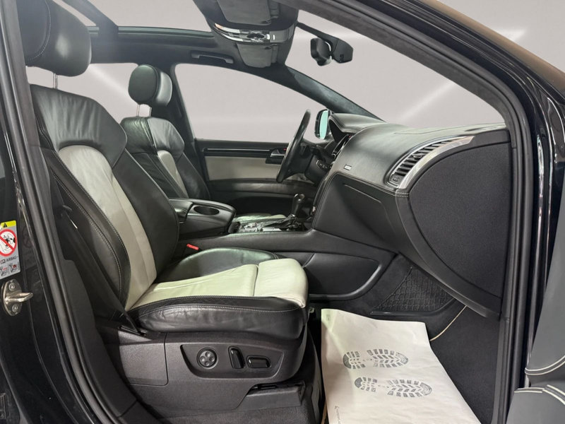 Audi Q7 4.2 TDI quattro / 7 Siter — photo 14