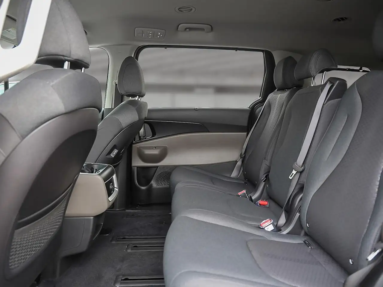 Kia Carnival снимка Kia Carnival