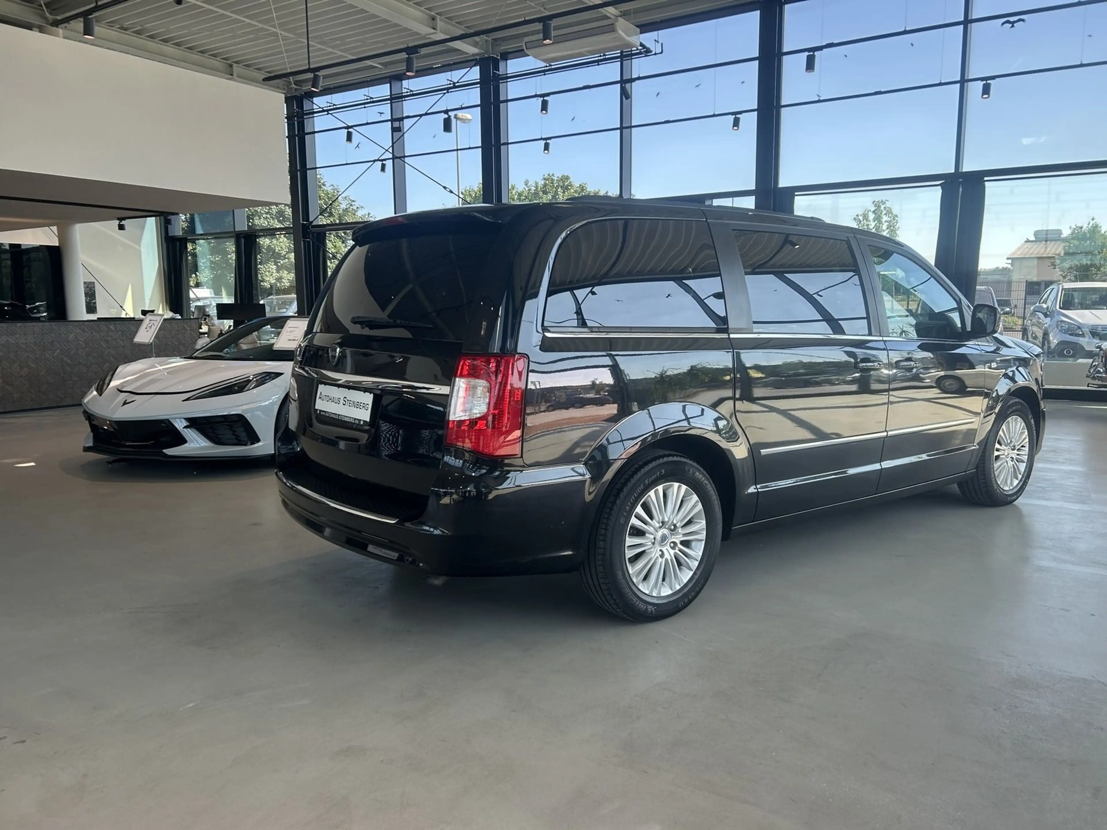 Lancia Voyager AUTOMATIK+LEDER+7 SITZE+SHZ+PDC Voyager — photo 8