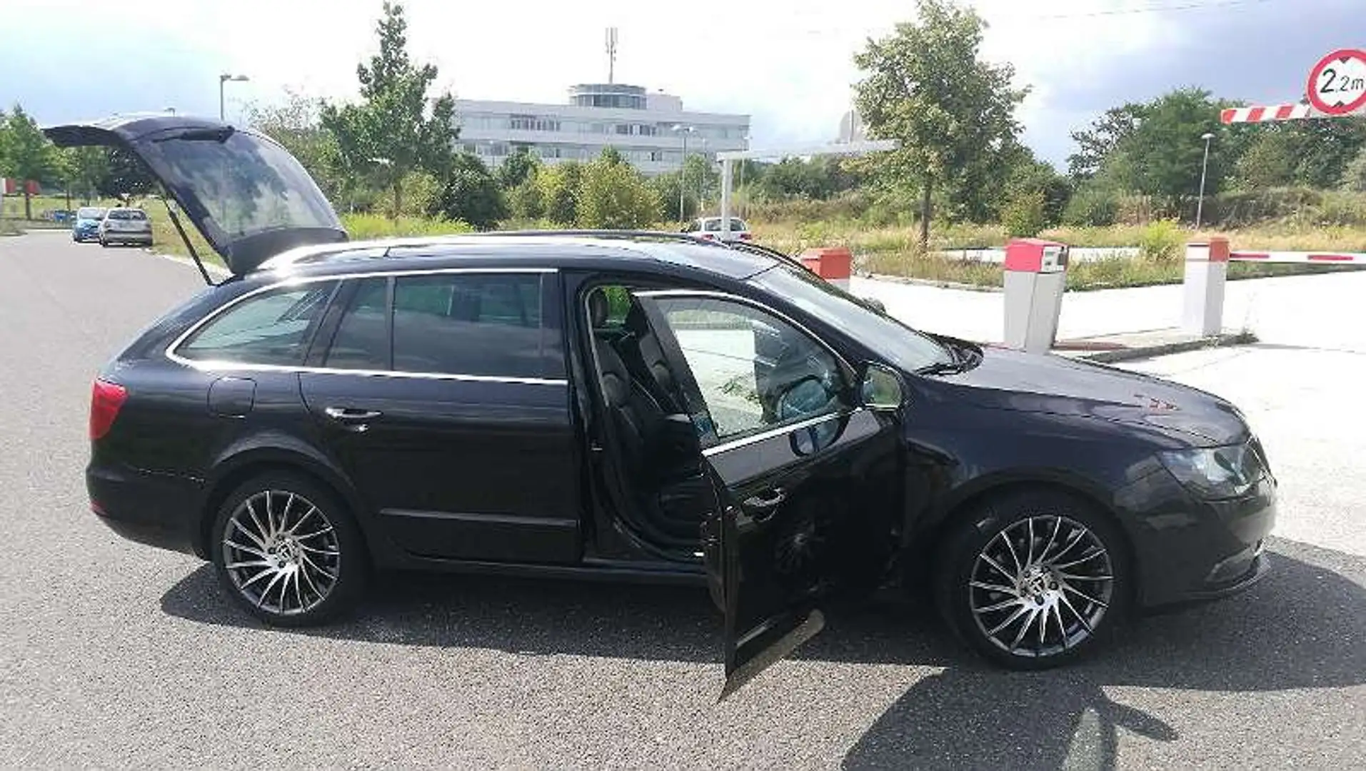Skoda Superb Superb Combi Elegance Business 2,0 TDI Noir - 1