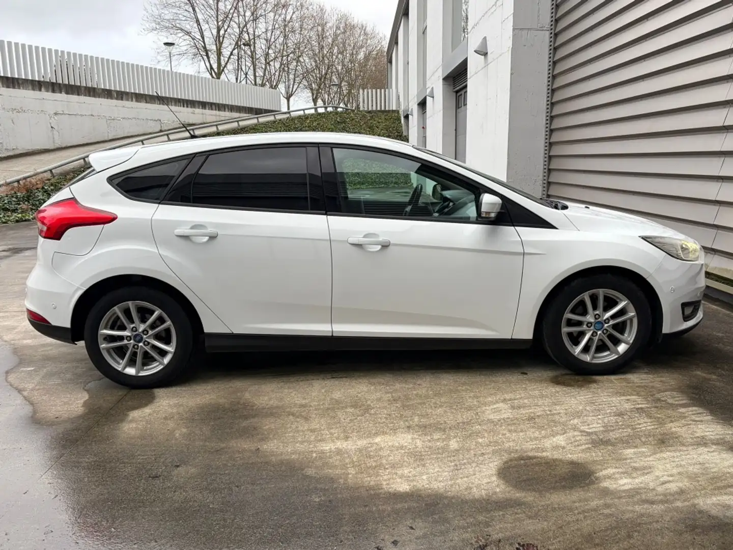 Ford Focus 1.0 Ecoboost Auto-S&S Trend 125 Blanco - 2