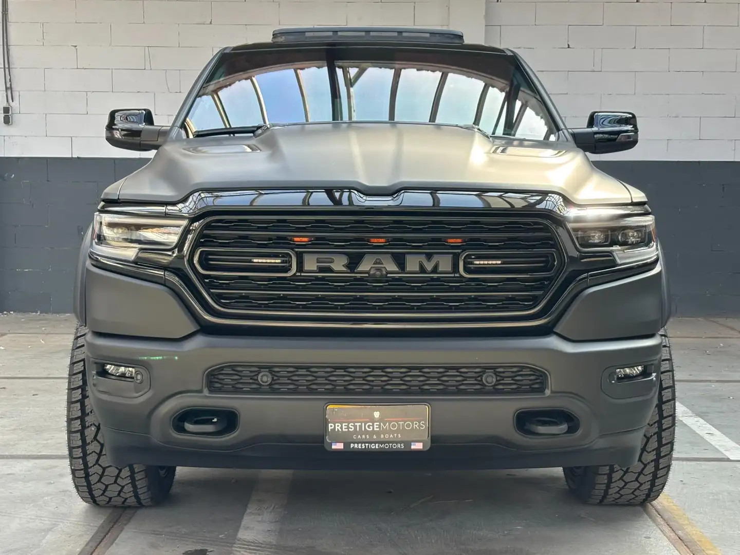 Dodge RAM 1500 Limited Night 5.7L 401pk LPG 4X4 360cam Head- Zwart - 2